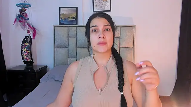 brianaGuzman online show from April 7, 6:10 pm