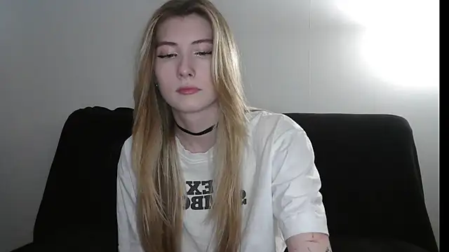 ErikaShyy online show from April 1, 1:41 pm