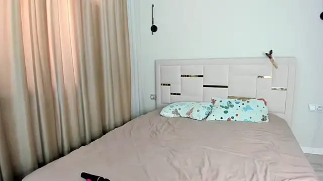 Lola Peach online show from May 13, 4:29 am