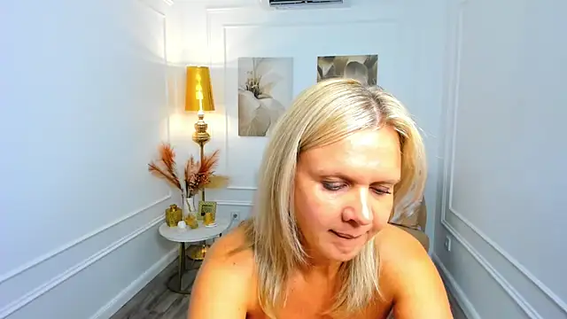 AgathaKlouin online show from July 5, 11:27 am
