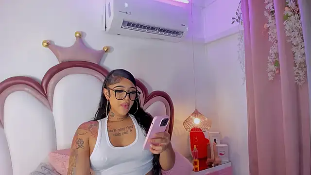 Mia Jansen online show from May 11, 1:35 pm