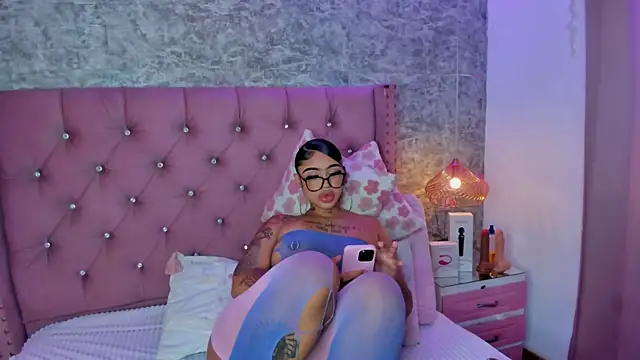 Mia Jansen online show from January 13, 1:59 pm