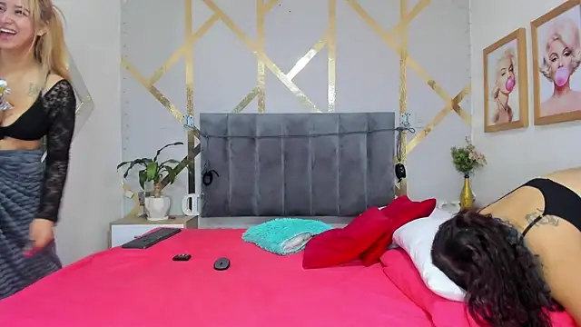 Caroliine Torres online show from November 22, 12:30 pm