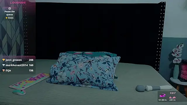 petitelittleebony online show from May 22, 2:42 am