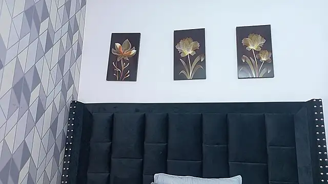 petitelittleebony online show from May 12, 2:31 am