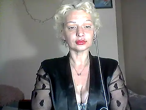 MaryJane441 online show from April 7, 8:00 pm