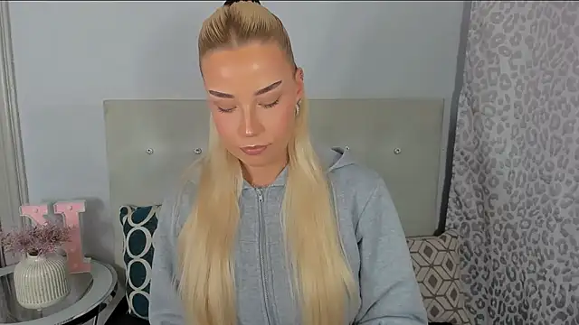 KristyHoney online show from May 11, 2:45 pm