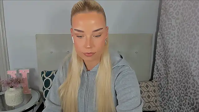 KristyHoney online show from May 11, 2:41 pm