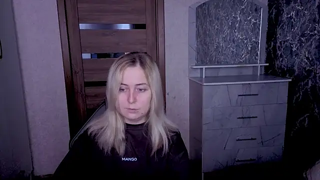 Kristy-Max online show from May 25, 1:37 am