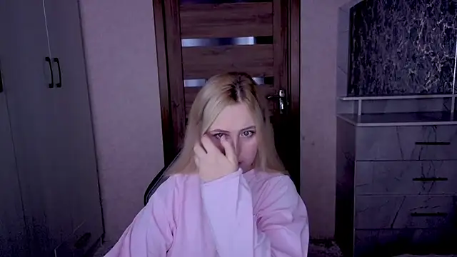 Kristy-Max online show from April 8, 9:50 pm