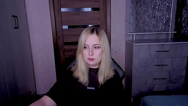 Kristy-Max online show from May 17, 10:31 pm