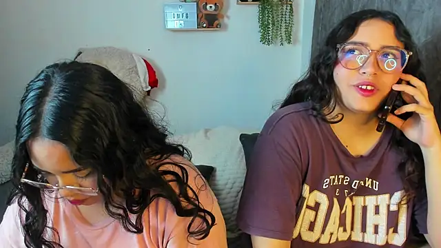 maddie-and-chelsea- online show from December 22, 1:14 pm