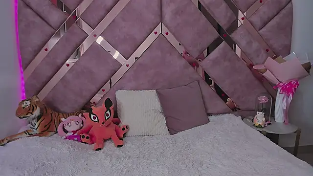 tigerbaby  online show from April 6, 7:48 pm