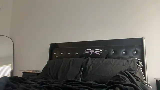 RavenRayyy online show from October 27, 2:01 pm