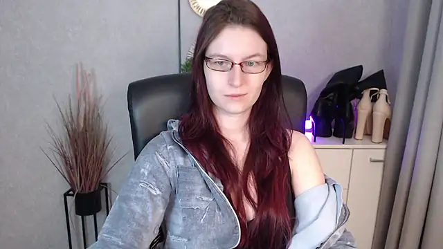 emmaxDelight online show from January 13, 6:30 am