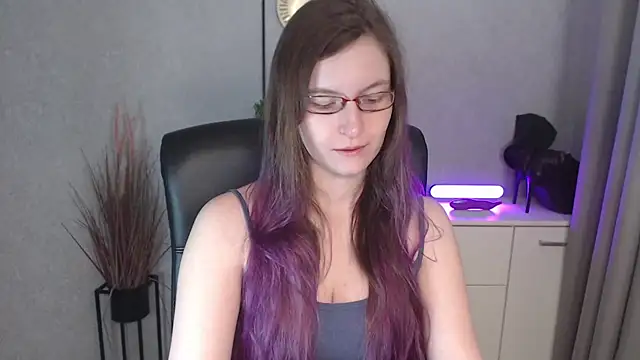 emmaxDelight online show from November 25, 6:26 am