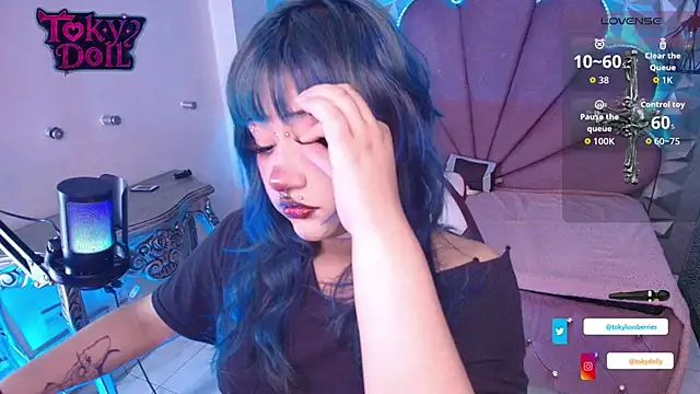 Snapshot of toky_doll chatting on October 2, 9:09 pm toky doll online show from October 2, 9:09 pm