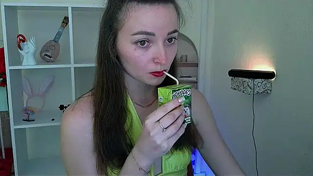 Barbie Kiss  online show from May 25, 4:28 pm