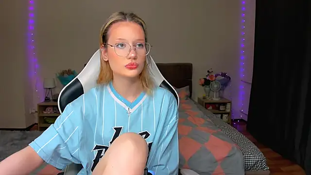 Snapshot of DearLia chatting on October 14, 9:17 pm DearLia online show from October 14, 9:17 pm