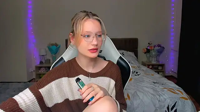 Snapshot of DearLia chatting on September 21, 8:29 pm DearLia online show from September 21, 8:29 pm