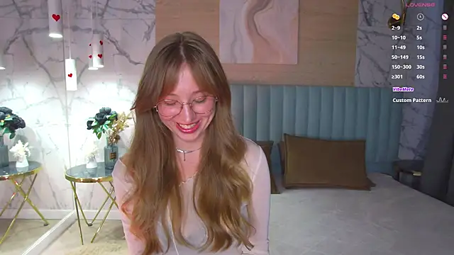 LoraineLuff online show from May 22, 3:21 pm