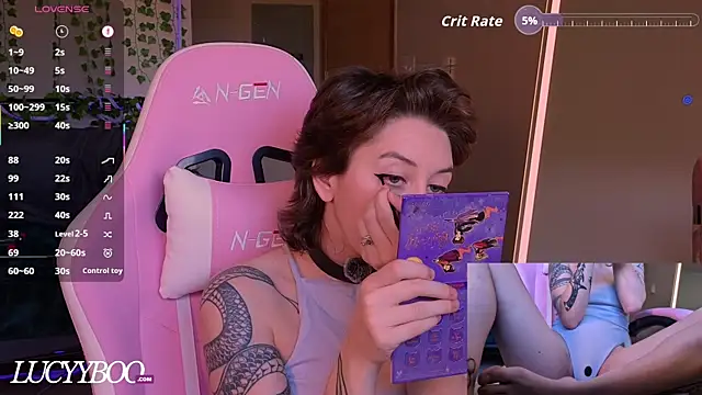 lovelylucyy online show from May 25, 12:53 am