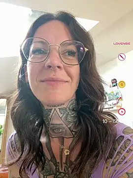 BrownieyQueen online show from May 23, 5:17 am