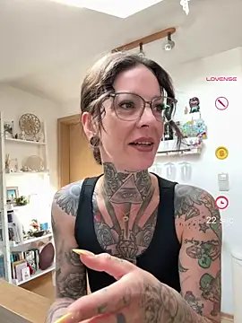 BrownieyQueen online show from May 24, 6:12 am