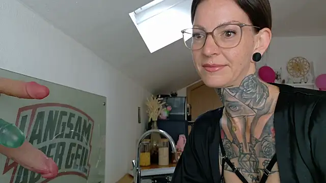 BrownieyQueen online show from May 6, 5:55 am