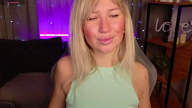 MilaBott online show from November 14, 8:20 pm