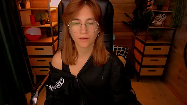 Moon13152 online show from October 7, 8:35 pm