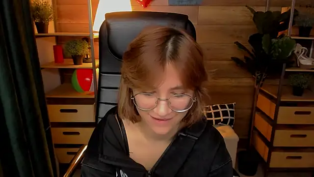 Moon13152 online show from October 16, 9:06 pm