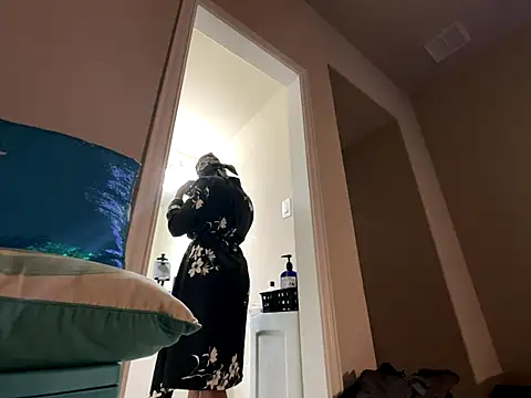 wynterheat online show from October 19, 1:18 am