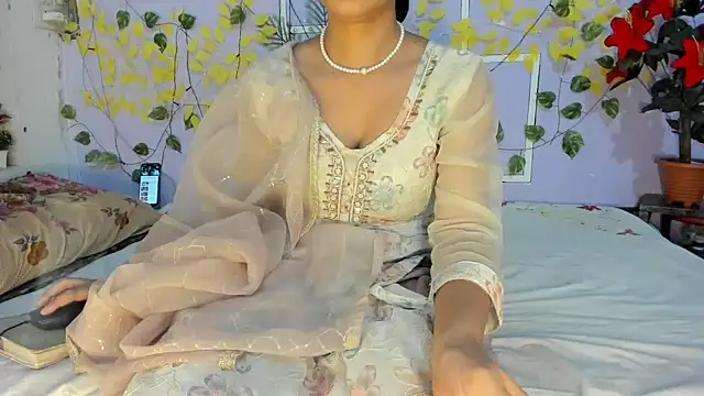 aarjulove online show from April 29, 2:53 pm