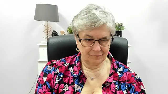 IrisDream online show from April 7, 6:15 am