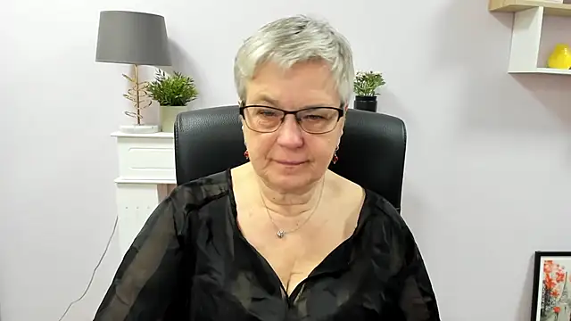 IrisDream online show from May 13, 6:19 am