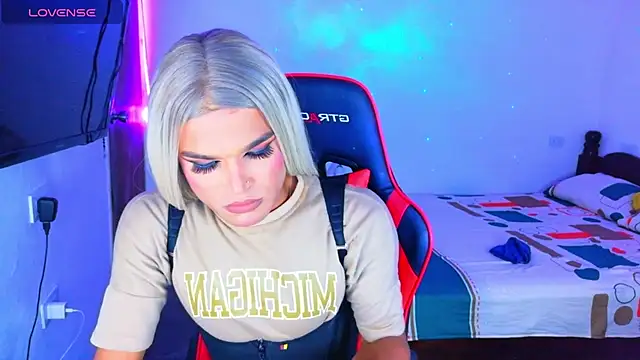 AllisonsweetZ online show from April 7, 4:20 pm