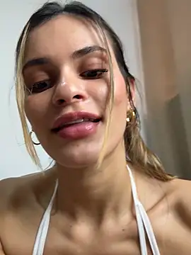 cuteluci  online show from May 12, 4:13 pm
