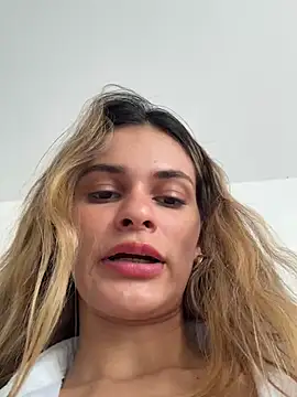 cuteluci  online show from May 19, 7:32 pm