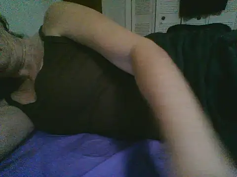 Emilylyn2501 online show from November 14, 12:10 am