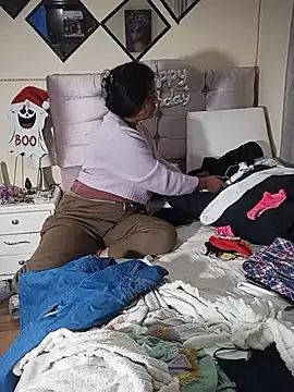 arianithaxox online show from December 2, 6:26 am