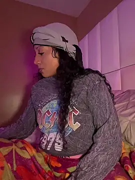 CrownedNyaries online show from January 18, 10:28 pm