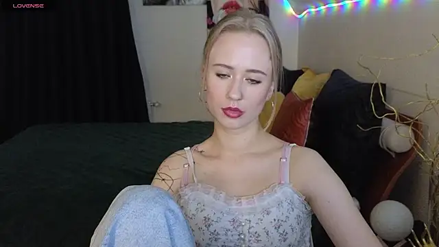 SashaBrooks online show from October 9, 6:01 pm