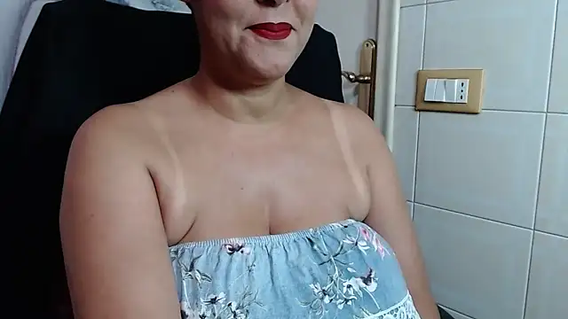 Foxlady2271 online show from May 22, 10:08 pm
