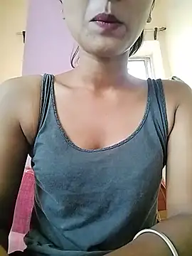 MISSQUEEN48 online show from July 7, 7:23 am