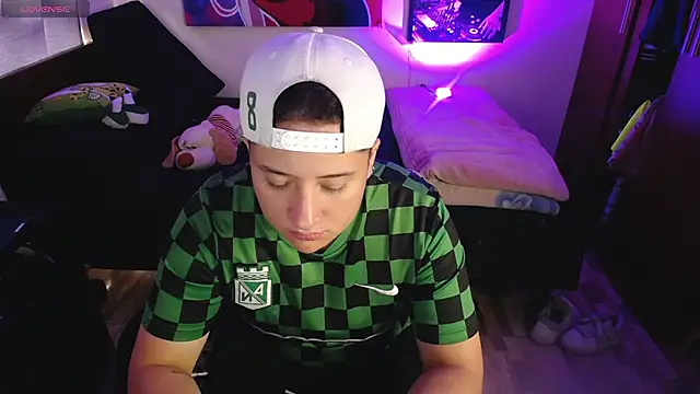  AlexMorris online show from April 11, 2:32 pm