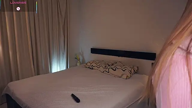 CathrynGeer online show from October 31, 6:45 pm