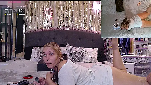 TheFoxAndPop online show from January 11, 12:59 am