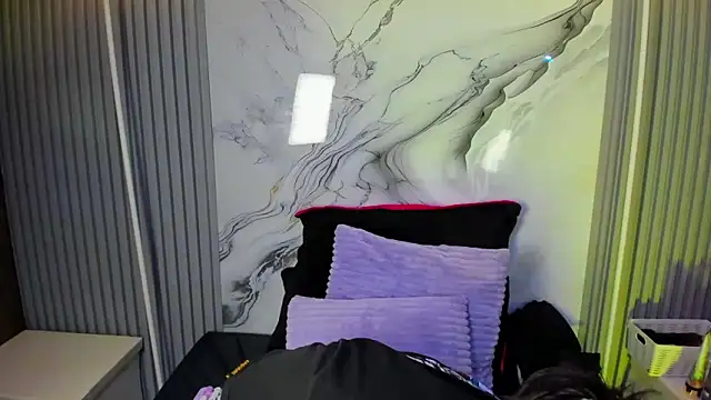 venusowen  online show from April 6, 1:45 pm