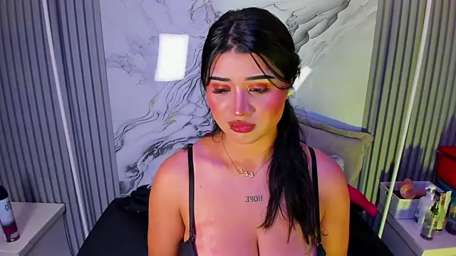 venusowen  online show from May 3, 2:53 pm